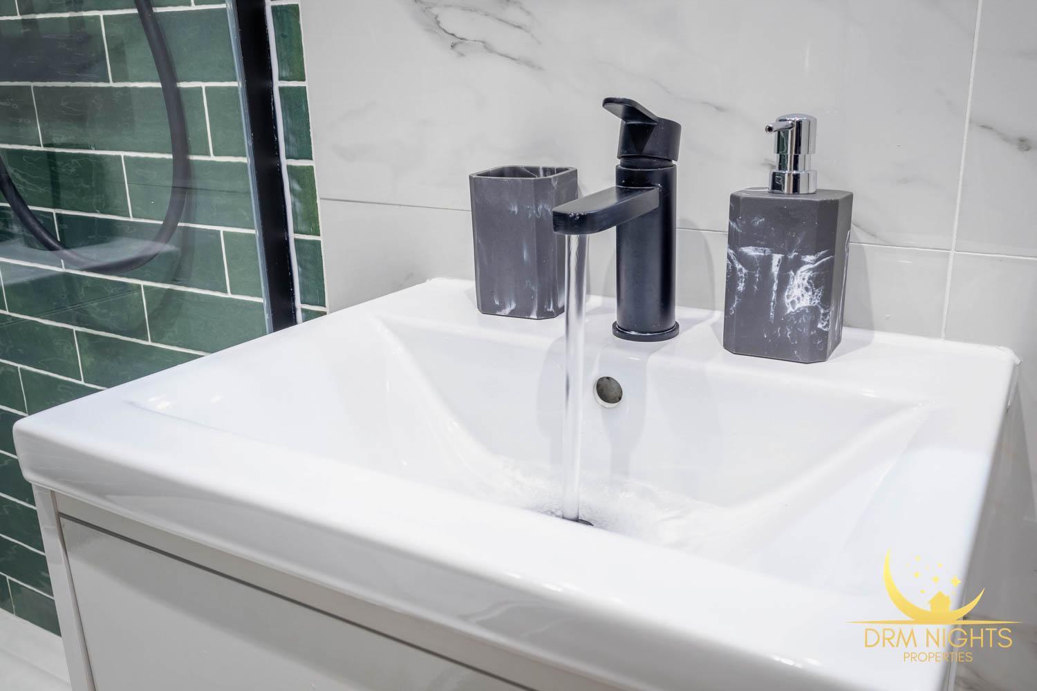Modern 1-Bedroom Apartment In Leeds City Centre Sleeps 2 Central Station エクステリア 写真